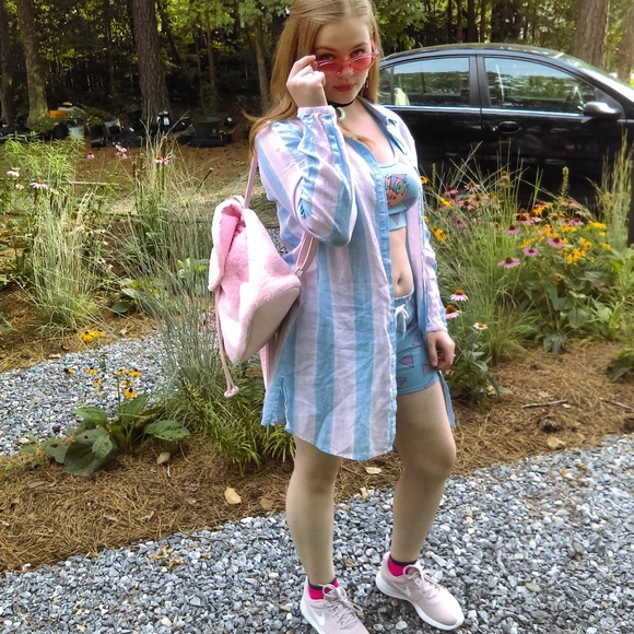 Meet Your Posher - Picture 2 of 8